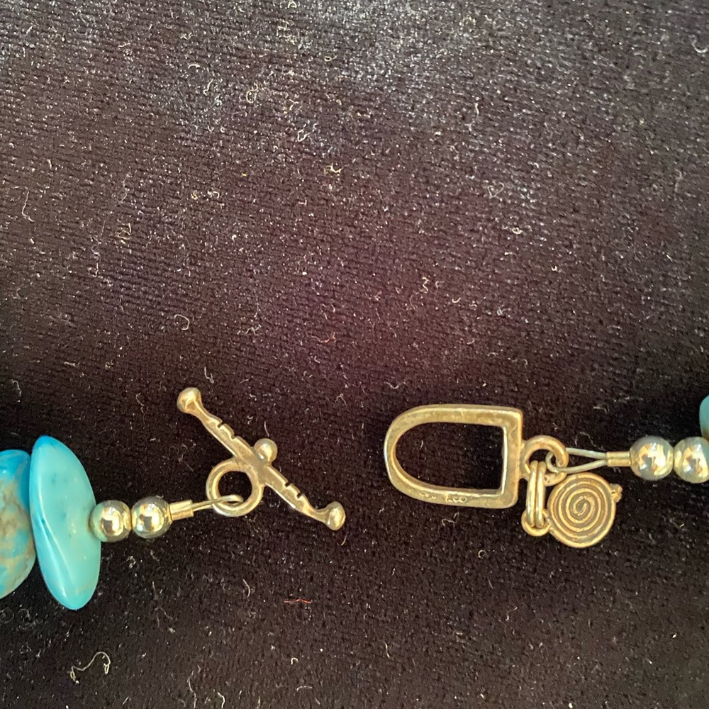 Chunky turquoise necklace - with toggle clasp. - Picture 2 of 2